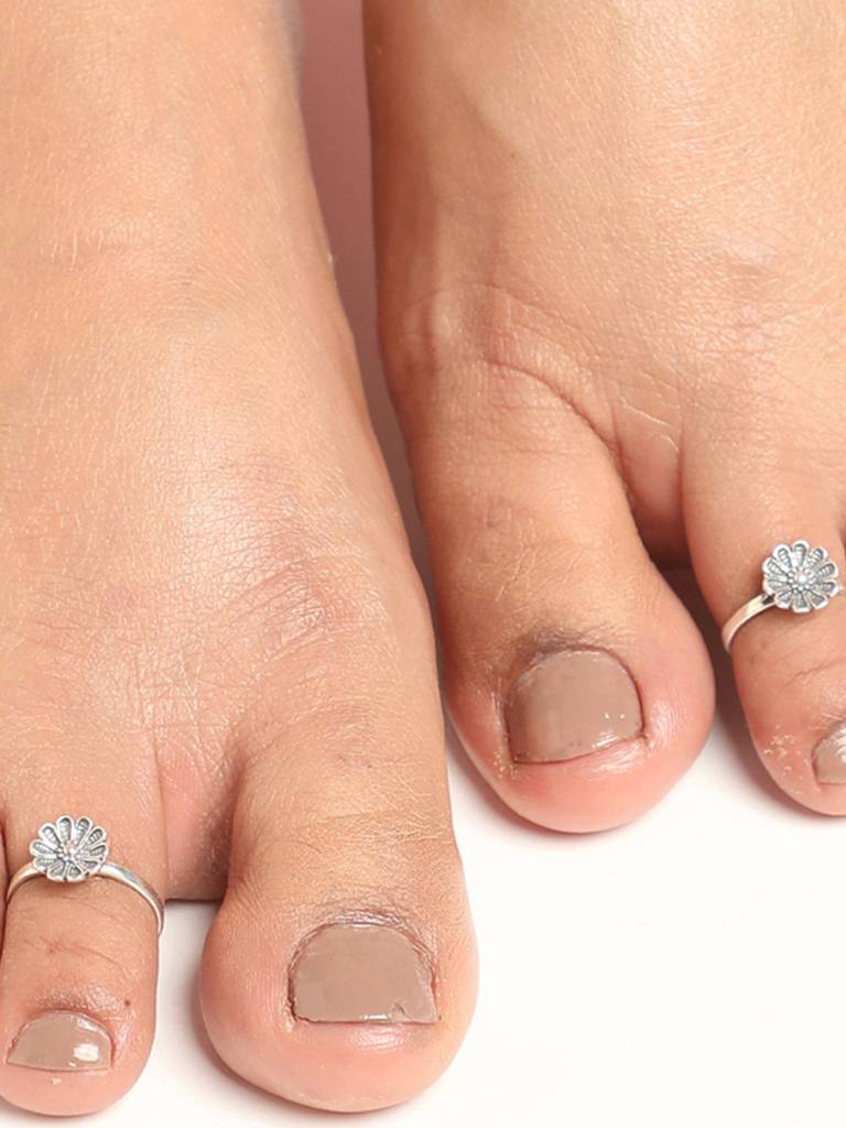 Clara 925 Sterling Silver Size Adjustable Oxidised Flower Toe Rings Pair For Women & Girls : CSTR1