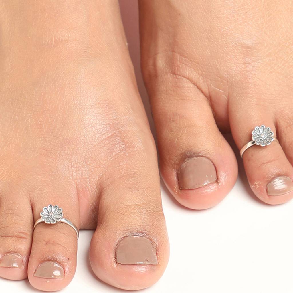 Clara 925 Sterling Silver Size Adjustable Oxidised Flower Toe Rings Pair For Women & Girls : CSTR1
