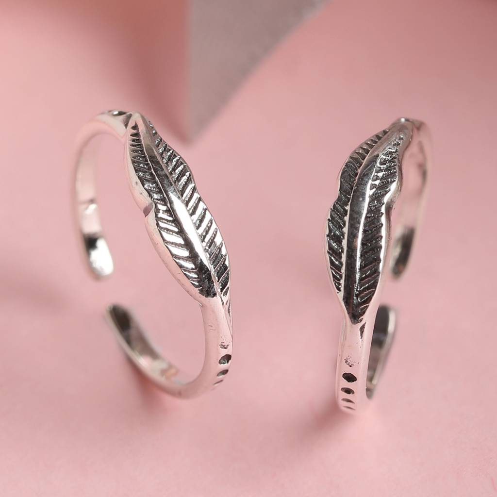 Sterling Silver Leaf Feather Antiqued Finish Toe Ring Sterling Silver Leaf Feather Antiqued Finish Toe Ring