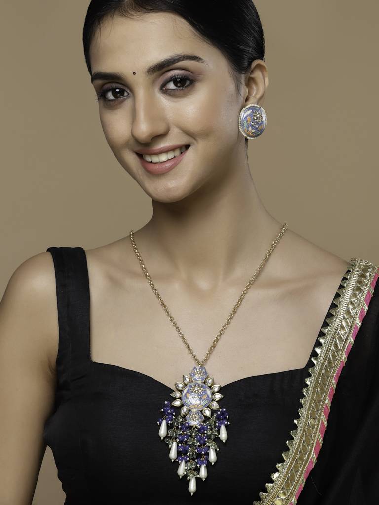 Neela Phool Stud Earring : DGES23001
