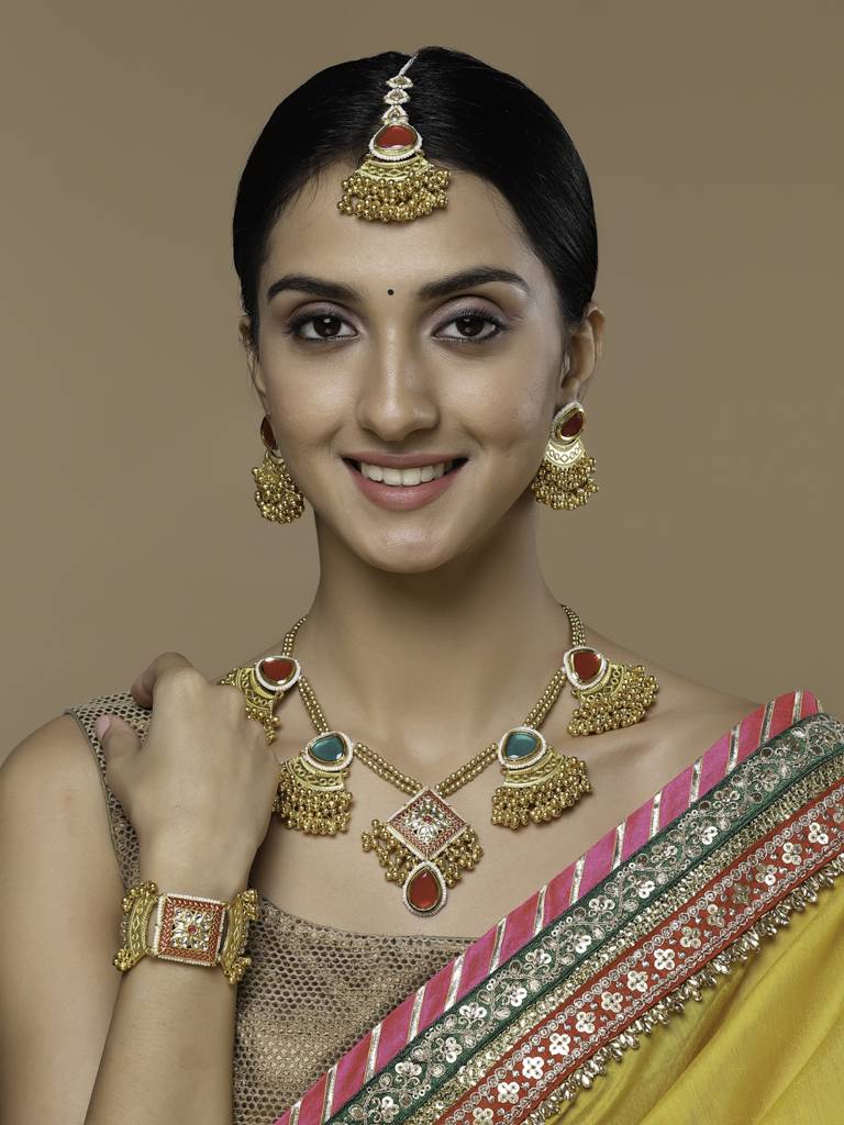 Scarlet Shimmer Maang Tikka Hair Jewellery : DGH2M23006