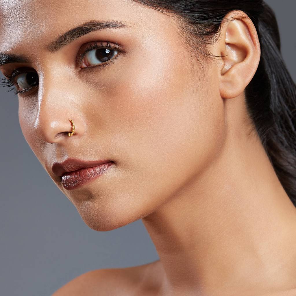 Yuvora 18K Yellow Gold Gold Heart Row Nose Pin For Women | Screw Back Closure | Bis Hallmarked | Pure Gold N : DNR1004-DC-18YG