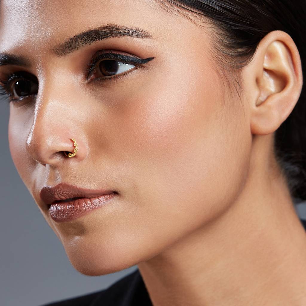 Yuvora 18K Yellow Gold Stars Prism Nose Pin For Women | Screw Back Closure | Bis Hallmarked | Pure Gold Nose : DNR1007-DC-18YG