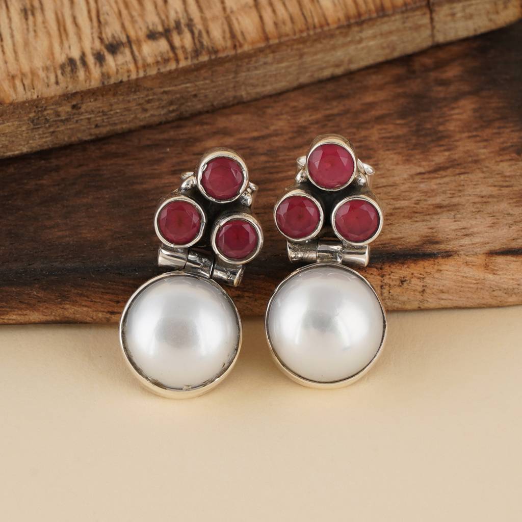 Pearl Drop Studs : SSE774