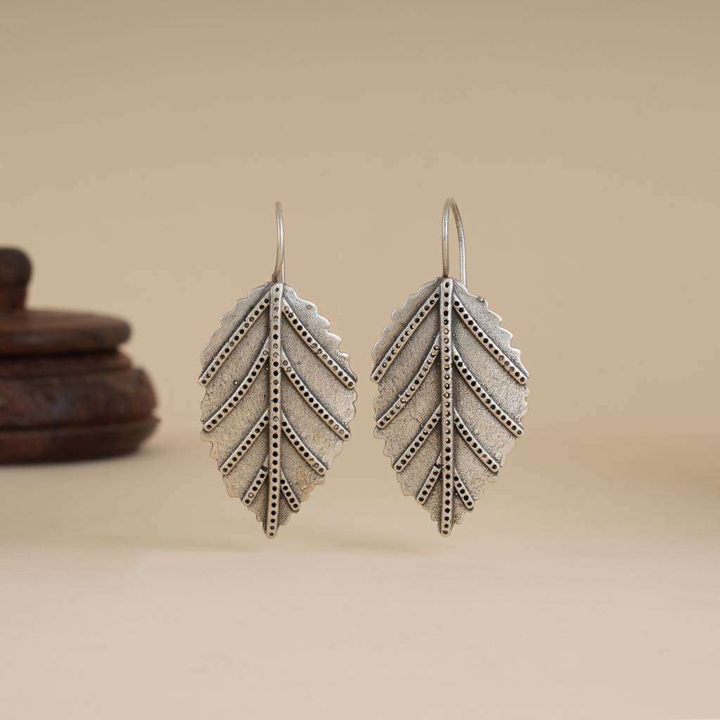 Silver Leaf Hook Earrings : SSE880