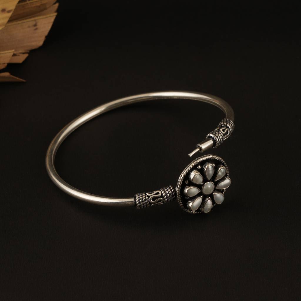 Pearl Flower Silver Open Bracelet : SSB074