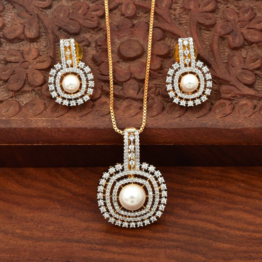 Essential Halo Pendant Set With Chain : PJPENGJPCZ230