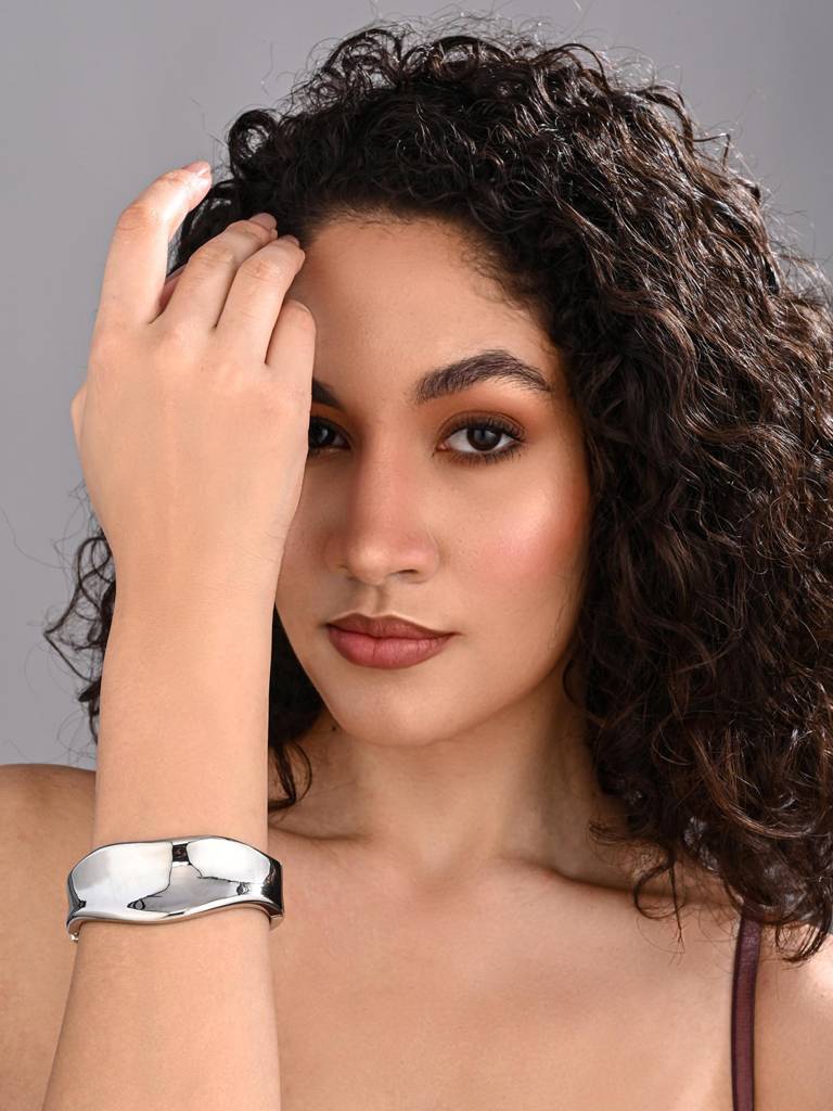 Molten Wave Sculpt Bangle : WBR296WCSLV