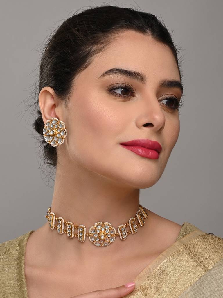 Kundan Choker Necklace Set With Stud Earrings : S24MRNS283GLD