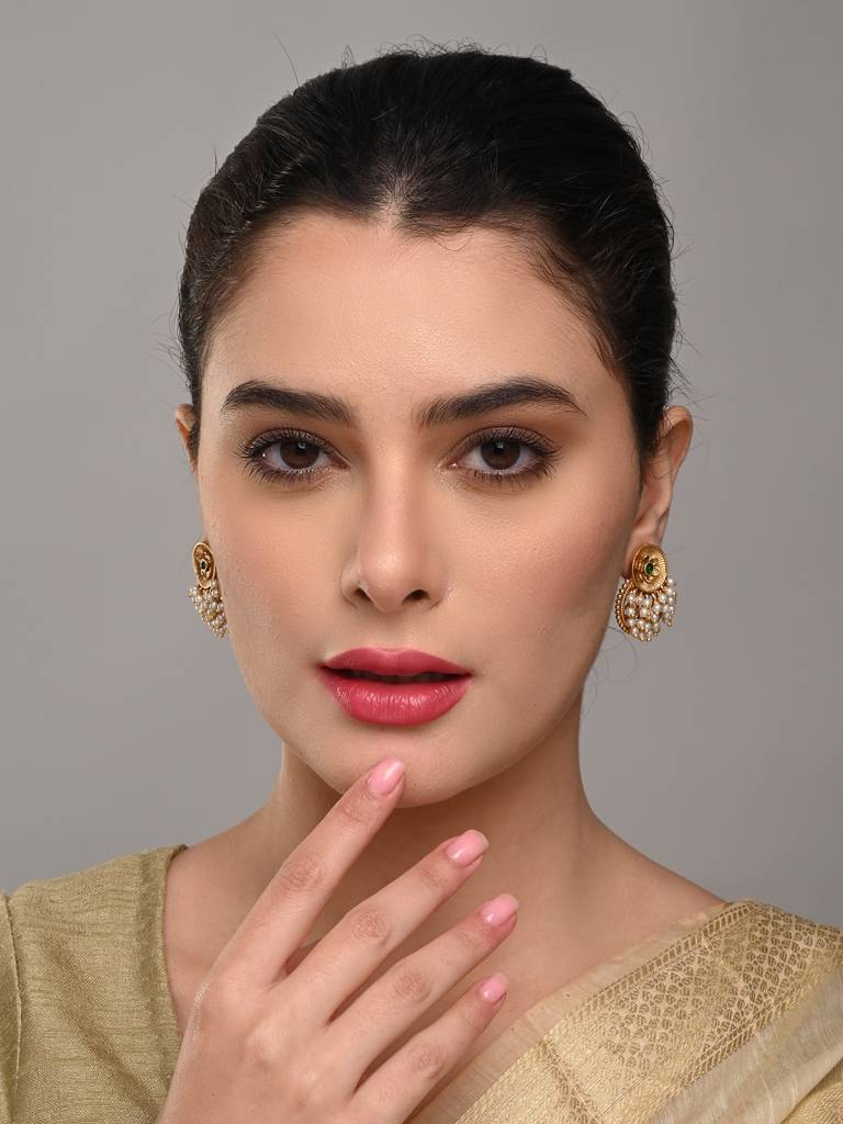 Antique Finish Brass Pearl Cluster Stud Earrings : S24FAER263GLD