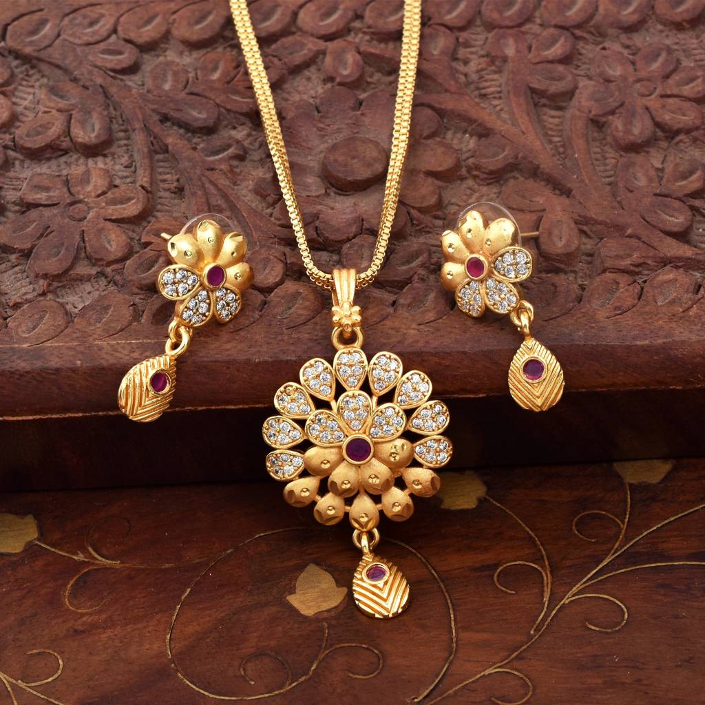 Glowguard Daily Use Anti Tarnish Gold Plated Pendant Set With Chain : PSPENGPRCZ20