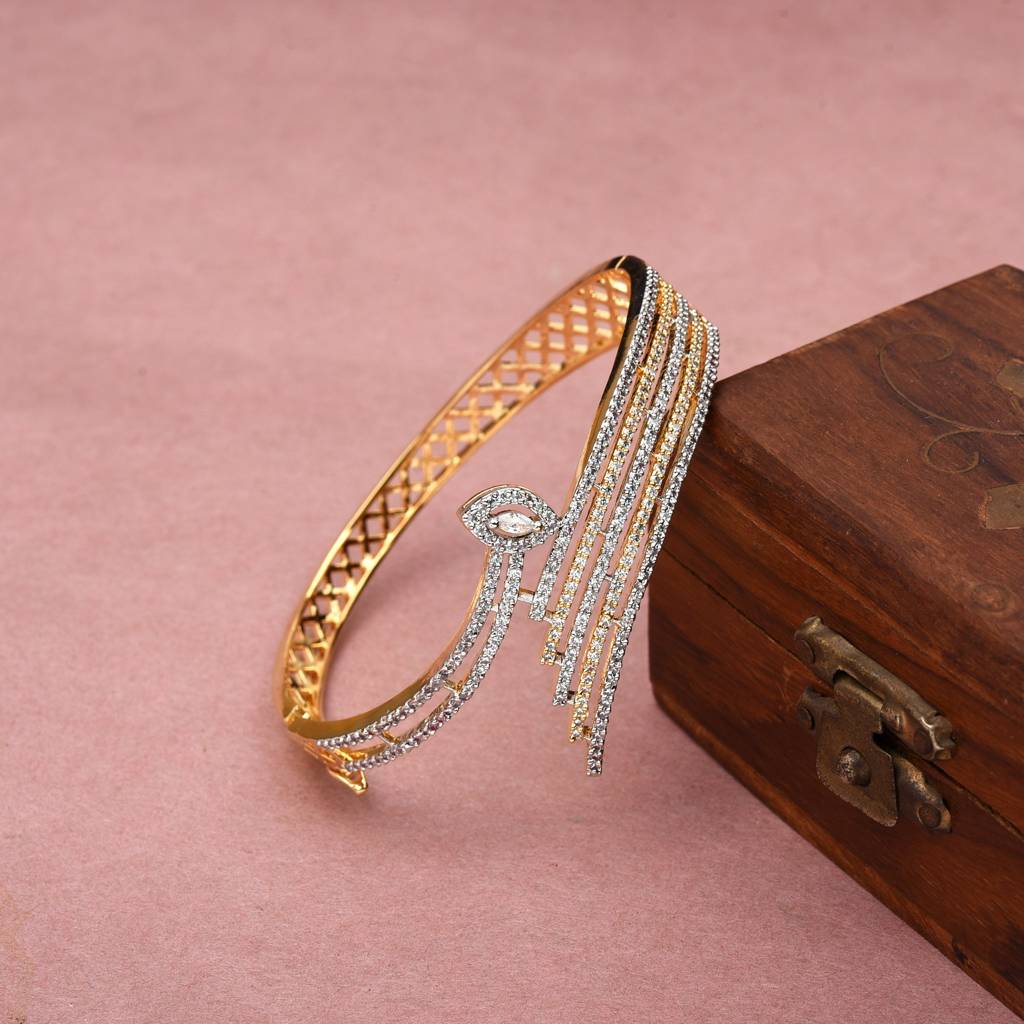 Zylara Pure Shine Bracelet : PJPENGJCZ304