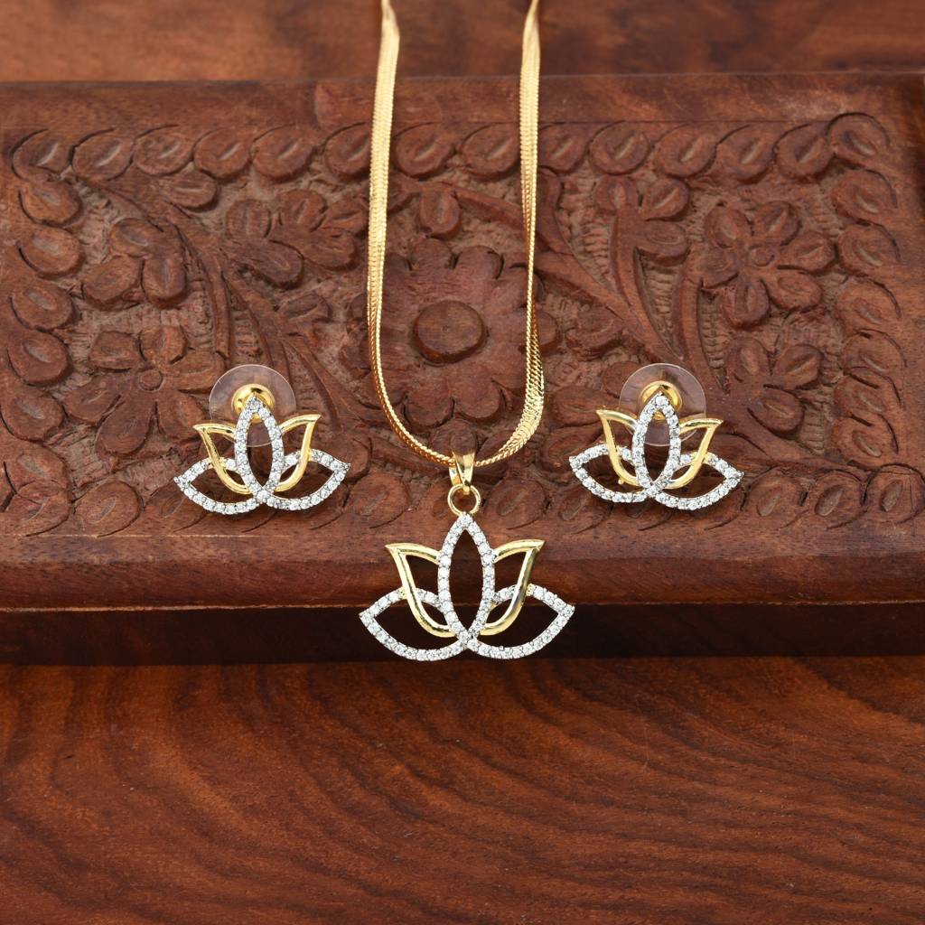 Lightweight, Versatile, And Beautifully Crafted—This Pendant Set Brings Everyday Outfits To Life With A Subtle  : SGJPENGJCZ05