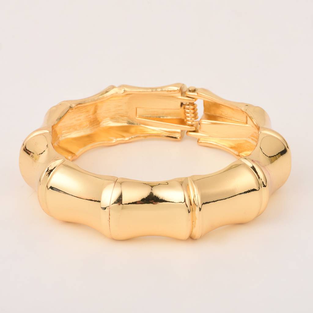 Scallop Gold Bangle : WBR125WCGLD