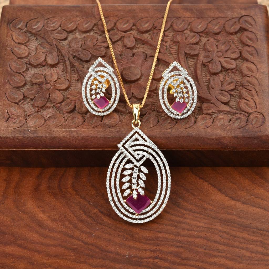 Gilded Arch Ruby Pendant Set : PJPENGJRCZ248