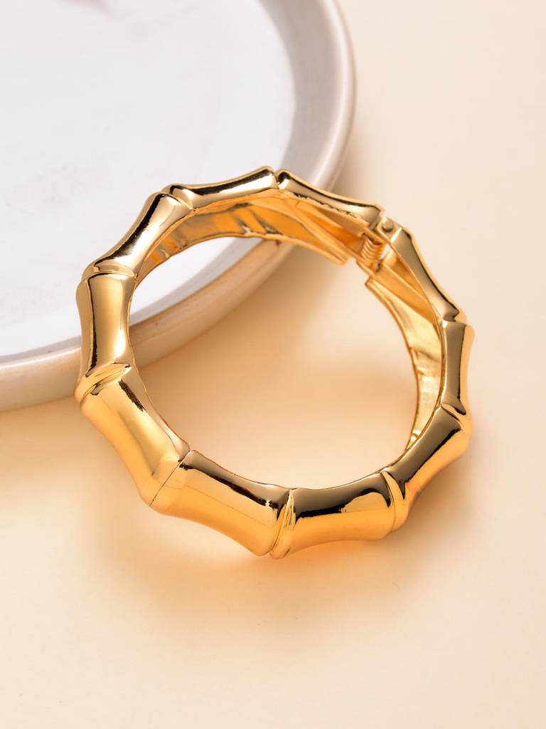 Scallop Gold Bangle : WBR125WCGLD