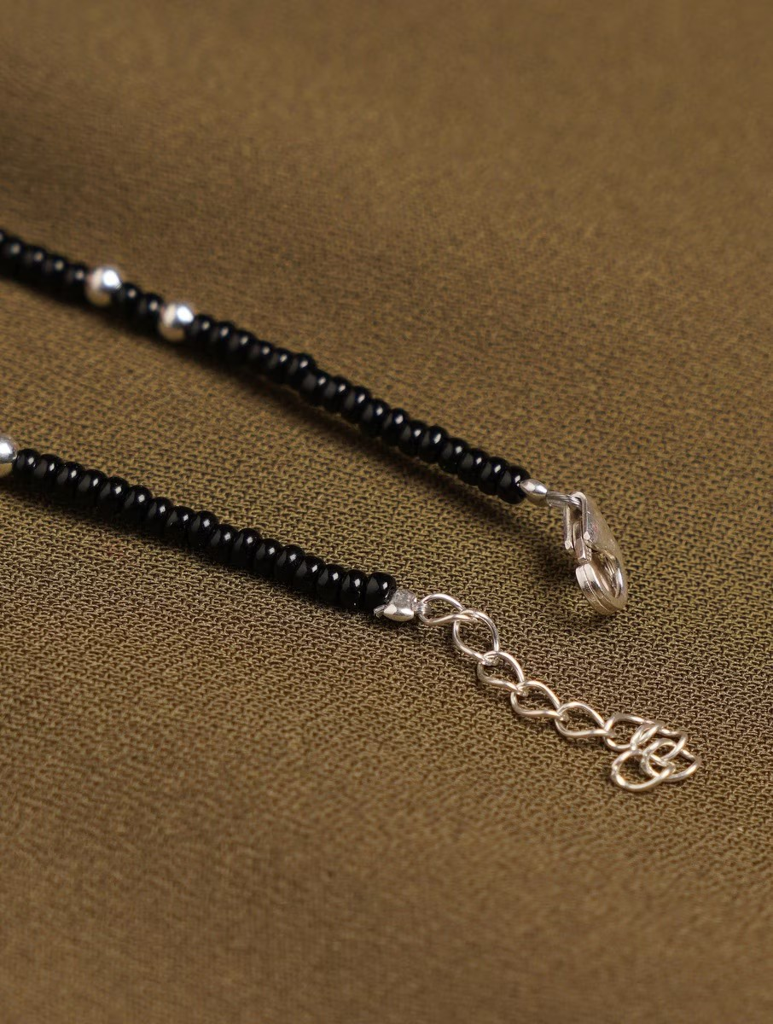 925 Sterling Silver Black Beaded Bracelet With Silver Accents : ARSBR171