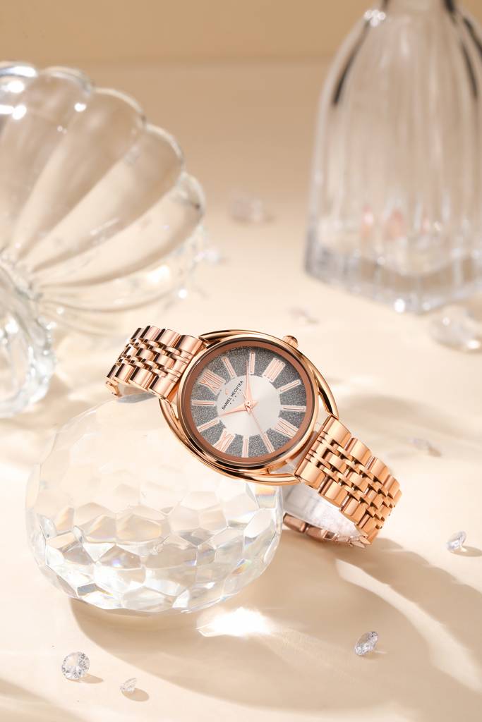 Daniel Hechter Paris Neuilly Collection Analog Watch For Women Â Roman Indexes, Shimmer Round Dial And Stainles : DHW2007-33