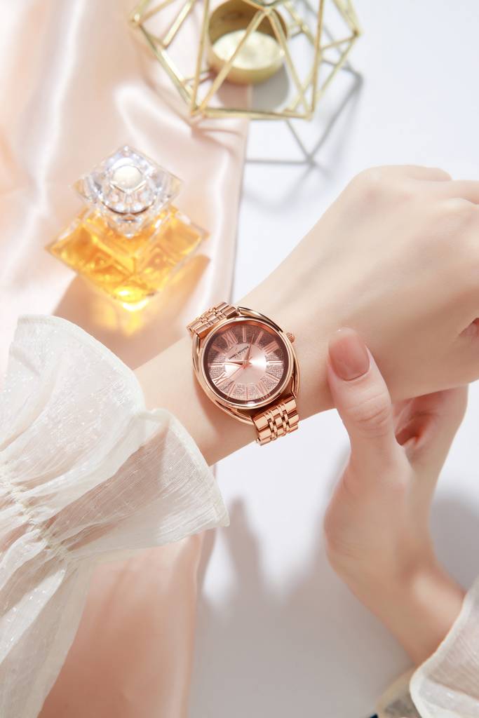 Daniel Hechter Paris Neuilly Collection Analog Watch For Women Â Roman Indexes, Shimmer Round Dial And Stainles : DHW2007-22