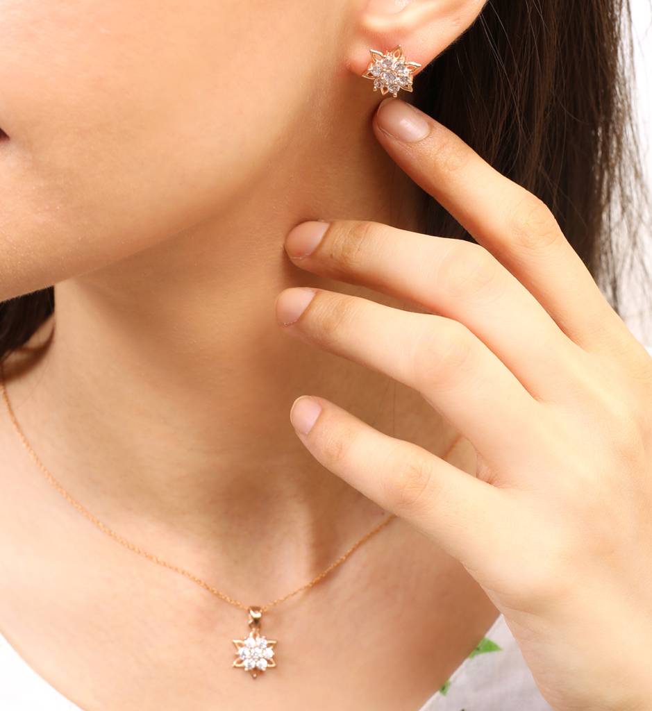 Iski Uski 925 Sterling Silver Floral Cluster Pendant Set