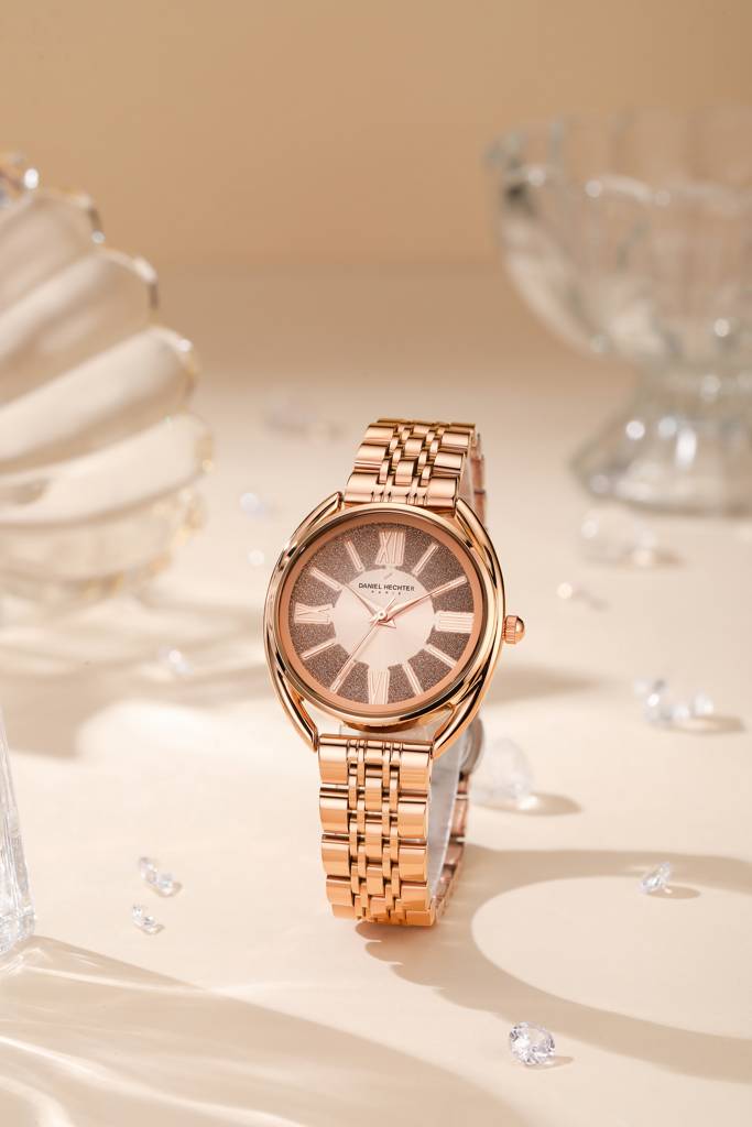 Daniel Hechter Paris Neuilly Collection Analog Watch For Women Â Roman Indexes, Shimmer Round Dial And Stainles : DHW2007-22