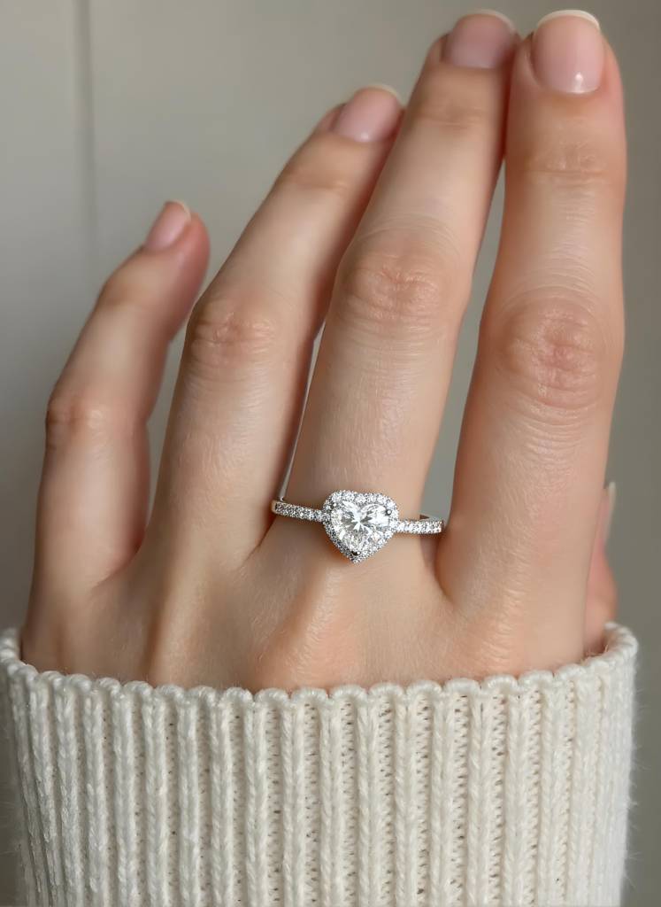 Amoura Heart Ring : R005