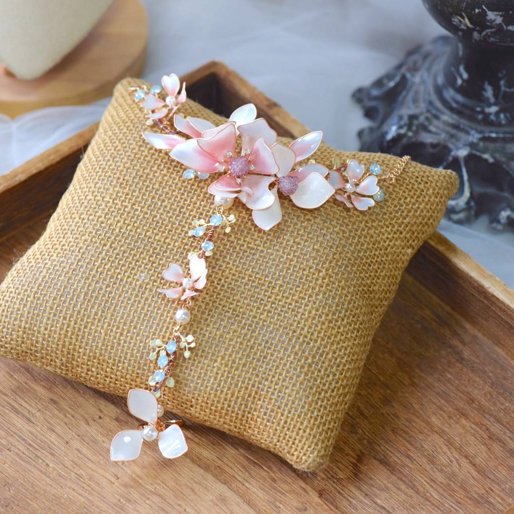 Elvyne Hand Harness : ElvyneHandHarness