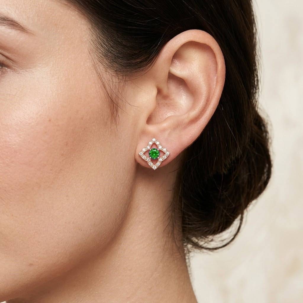 925 Sterling Emerald Green Cz Round-Cut Star-Shaped Halo Stud Earrings For Women : ER-0045-EME-RG