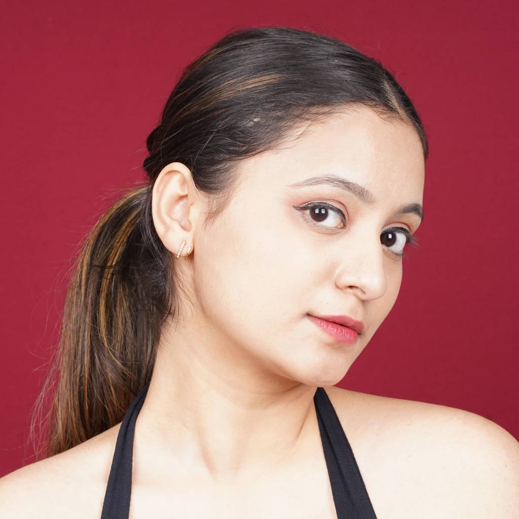 Amore - Modern Hoop Earrings : ER139