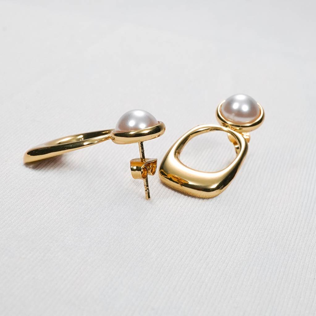 Flora Elegant -- Stud Earrings : ER5