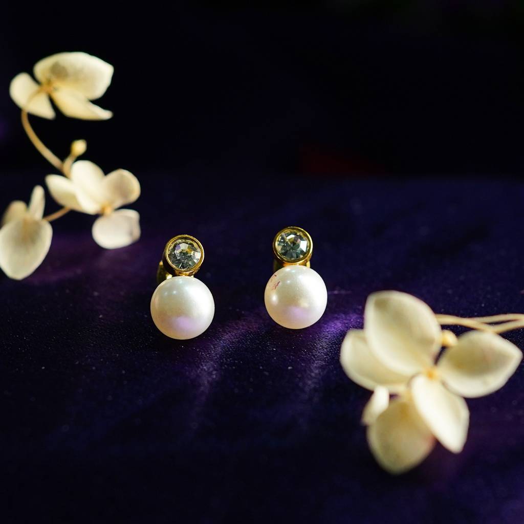 Pearl Drop Stud Earrings With Zircon Accent : ER86