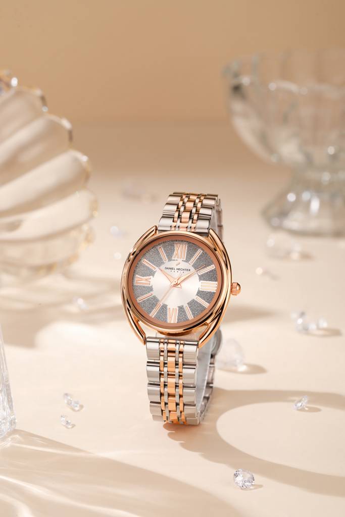 Daniel Hechter Paris Neuilly Collection Analog Watch For Women Â Roman Indexes, Shimmer Round Dial And Stainles : DHW2007-11