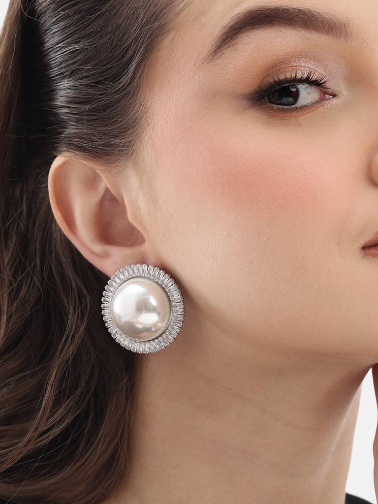 Premium Silver Plated Cz And Pearl Bold Stud Earring : FJE5634