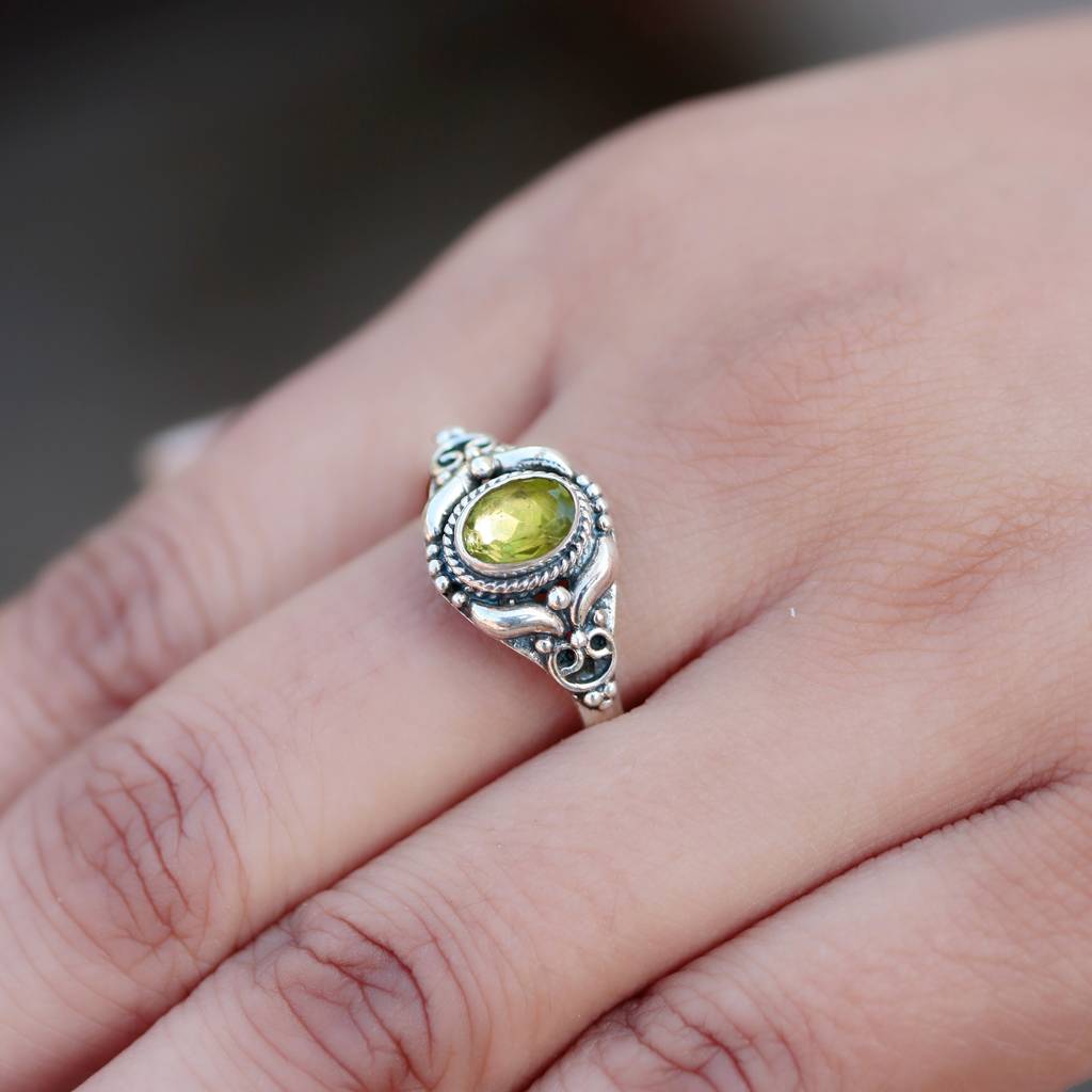 925 Silver Peridot Ring Elegant Design, Timeless Sophistication, Perfect For Women And Girls : FU-0178