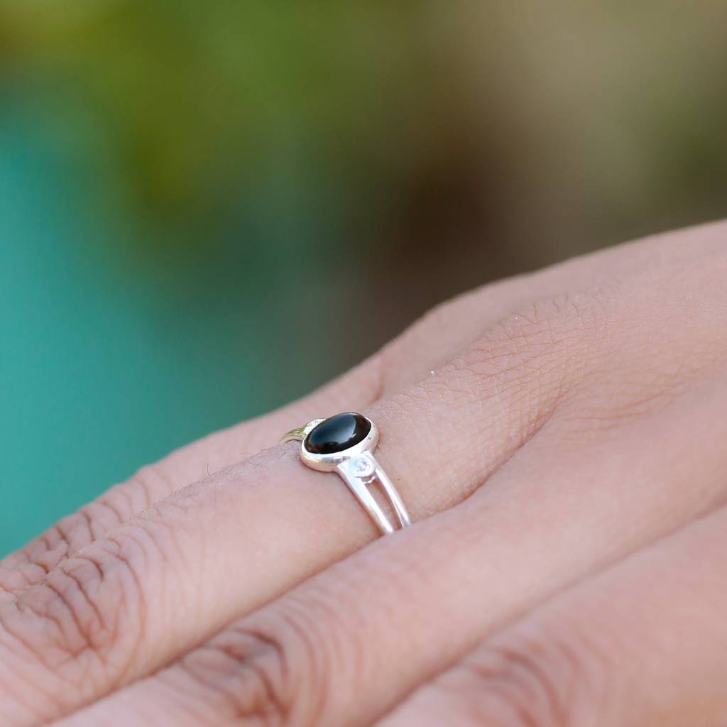 925 Sterling Silver Black Onyx Ring  Sleek And Sophisticated Gemstone Jewelry For Women, Perfect For Everyday Elegan : FU-0182
