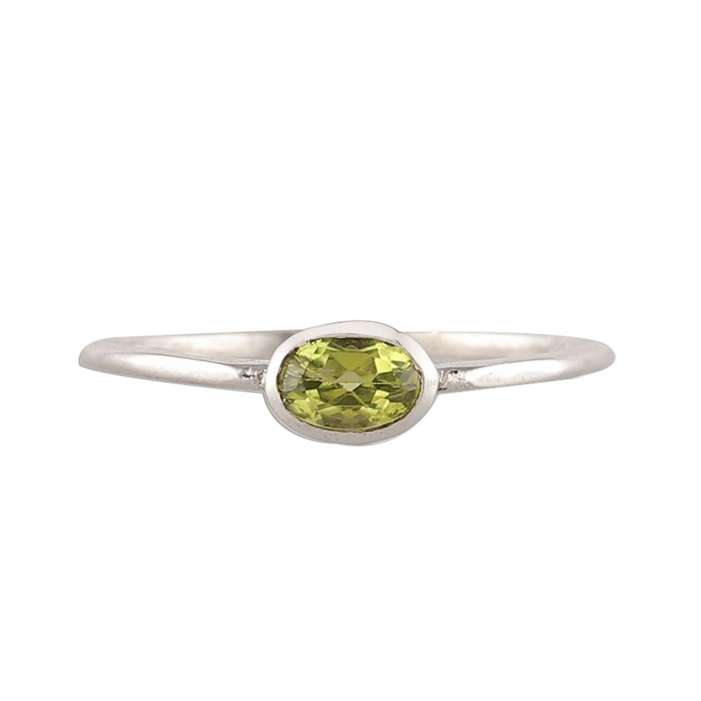 925  Sterling Silver Ring With Peridot Gemstone - Elegant Jewelry For Women : FU-0246