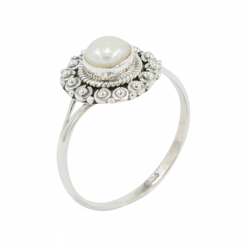 925 Sterling Silverpearl & Silver Ring  Stunning Freshwater Pearl In A Modern Setting, Offering Effortless Elegance.  : FU-030