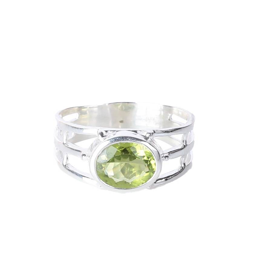 925 Handcrafted Sterling Silver Ring With Peridot Gemstone - Elegant Jewelry For Women : FU-0426