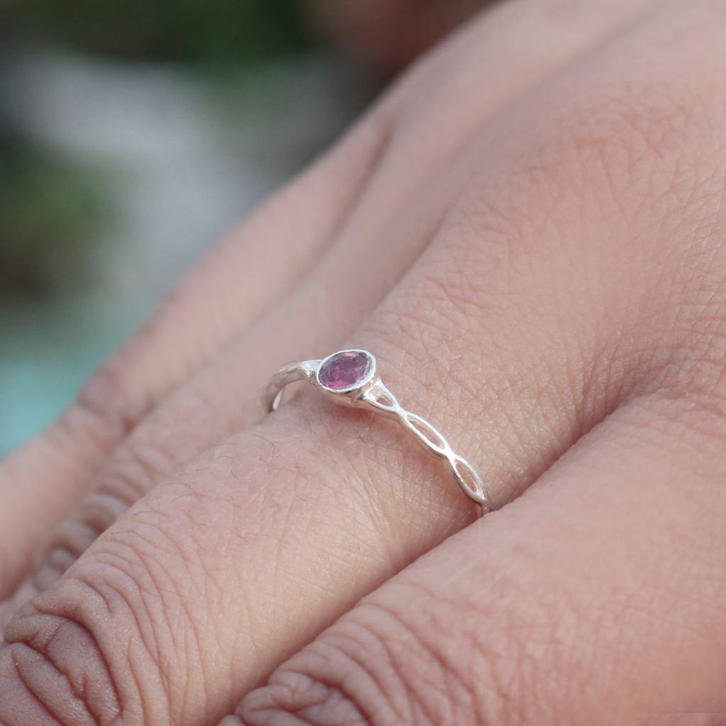 925 Silver Garnet Ring For Women | Classic Designer Red Gemstone Jewelry | Stylish Party Wear : FU-0667