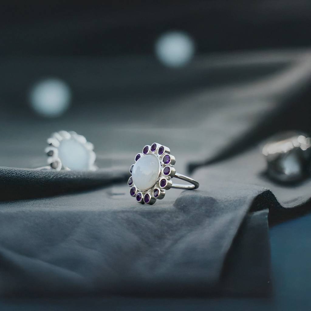 925 Silver Elegant Moonstone Sterling Silver Ring - Natural Gemstone, Unique Design, Perfect For Everyday Wear Or Gi : FU-0092