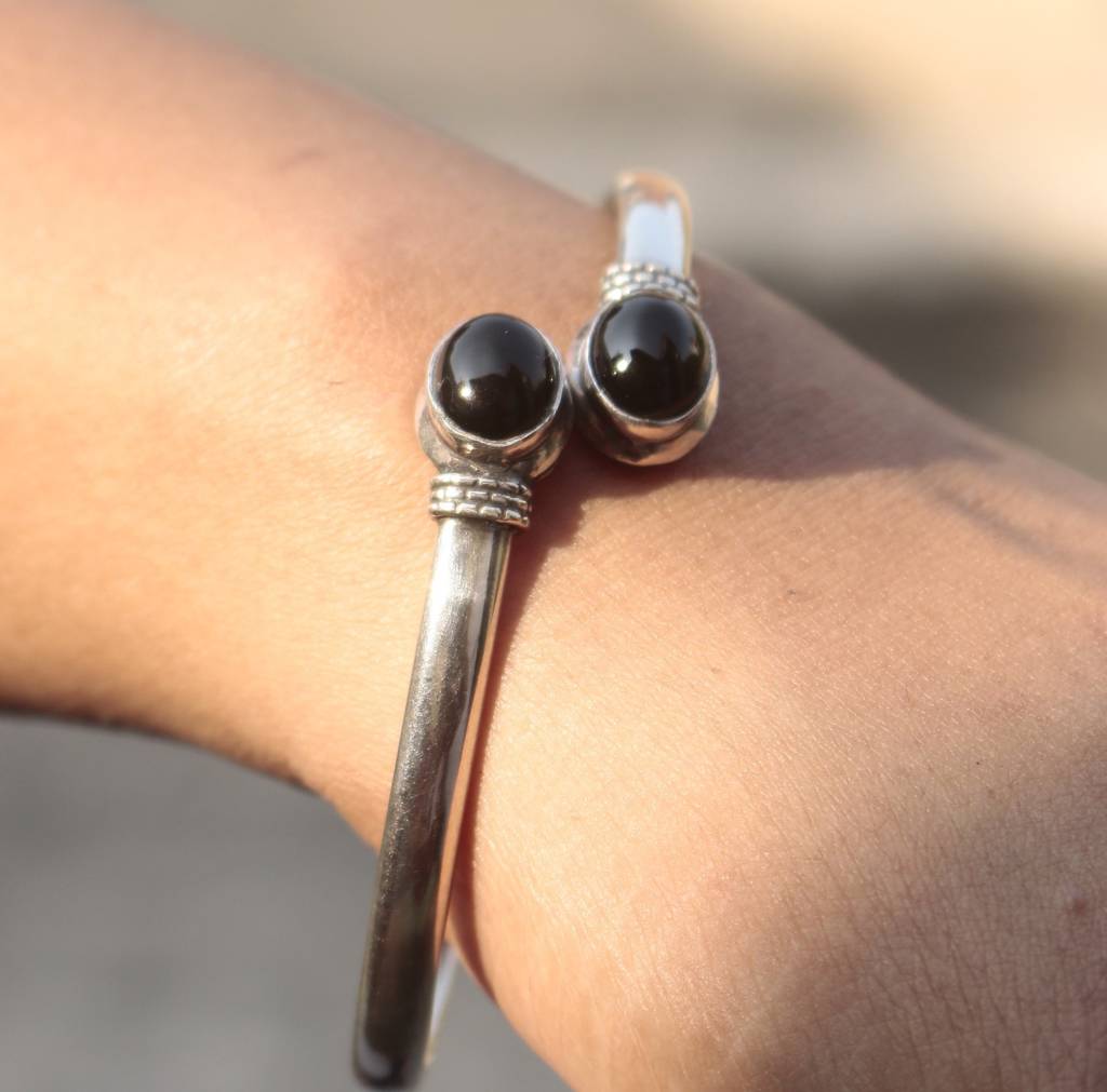 925 Sterling Silver Black Onyx Bangle | Handcrafted Gemstone Bracelet | Bold And Elegant Design : FU-0984