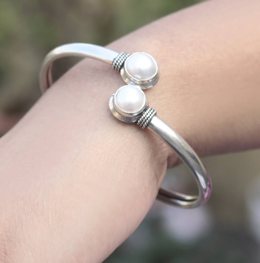 925 Sterling Silver Pearl Bangle For Women | Elegant White Pearl Bracelet | Classic Luxury Jewelry For Special Occas : FU-1017