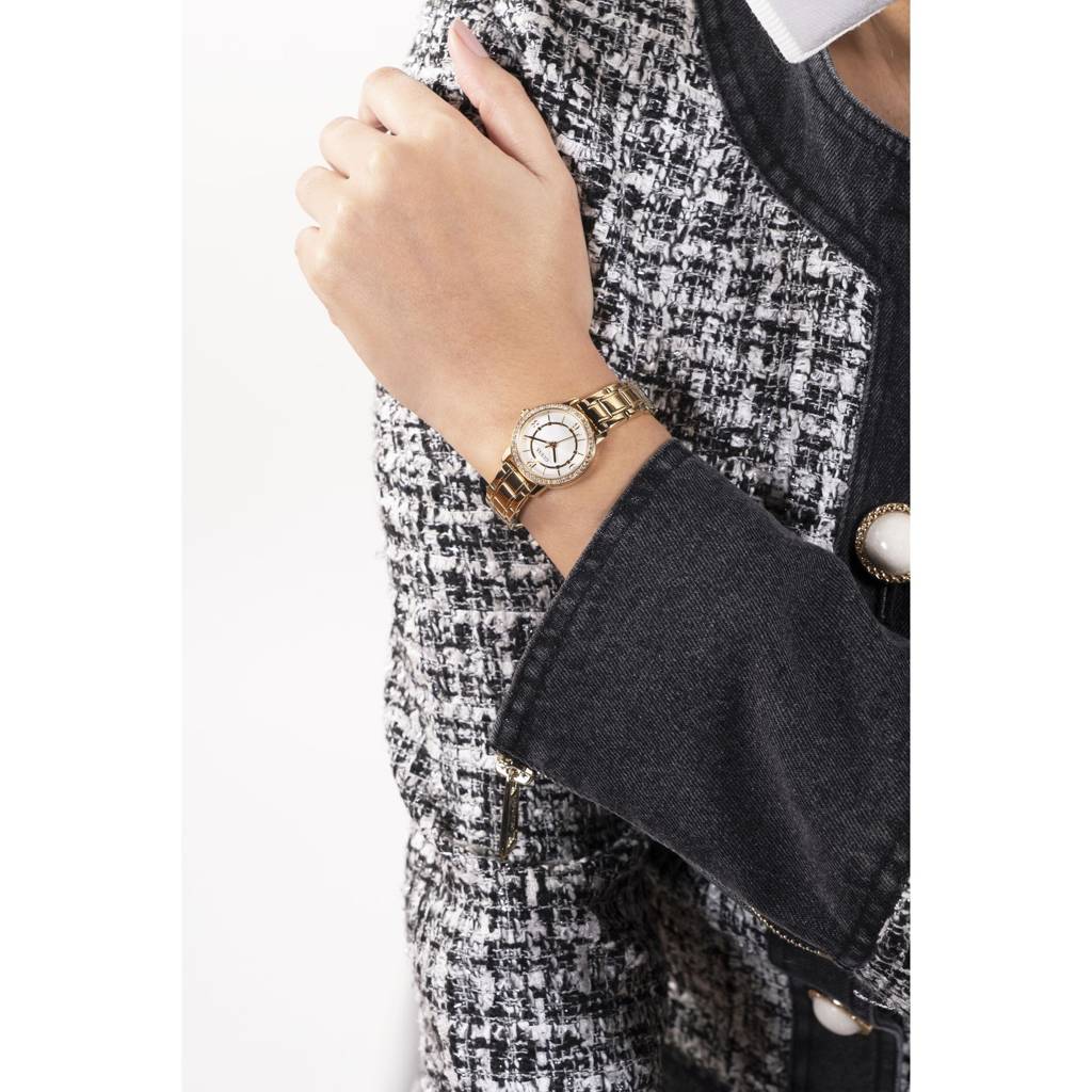 Guess Round 28Mm White Dial Analog Women Watch - Gw0468L2 : GW0468L2