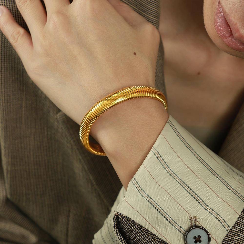 18K Gold Plated Classic Bangle Bracelet For Women : SSBR57