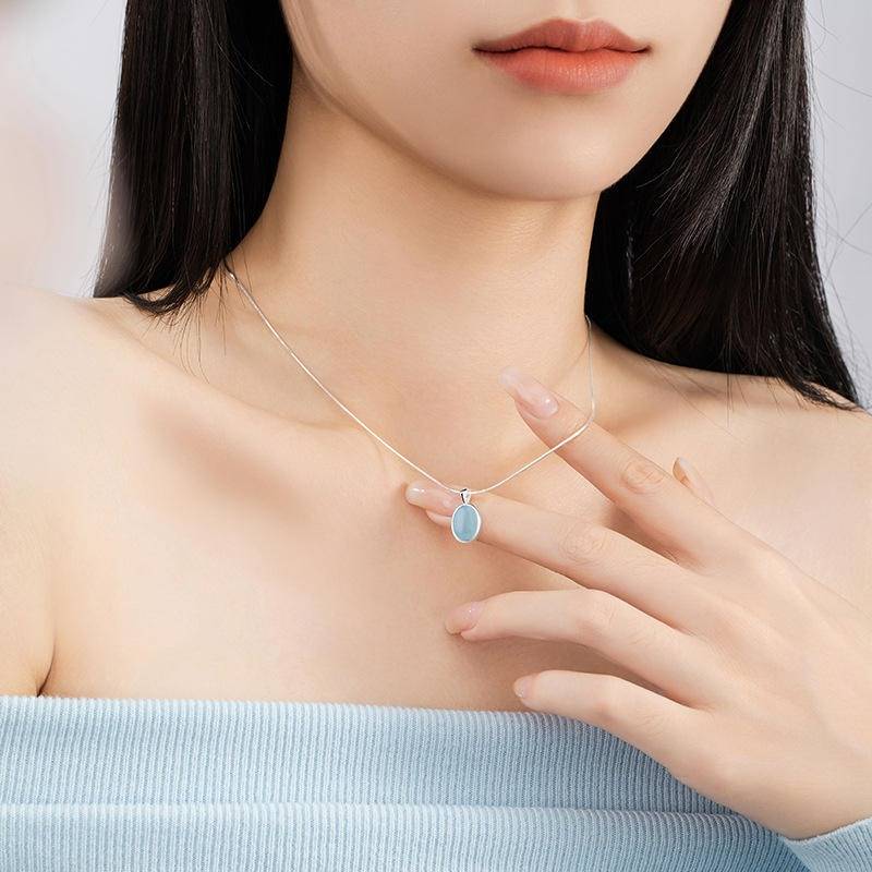 Silver Plated Blue Oval Pendant Necklace For Women – Minimal Glass Stone Necklace With Fine Chain : AST-NEK-0057