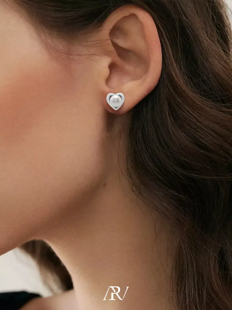 Hearty Pearl Studs : ARV-ER-050
