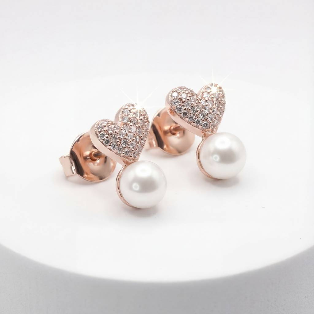 Sweetheart Sparkle, Pavé Heart & Pearl Stud. : YUFSER221
