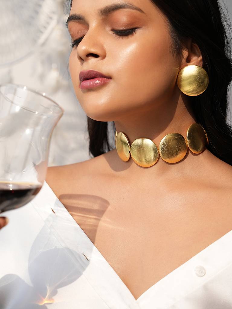 Aurora Golden Round Disc Necklace : 186NCK24RJ