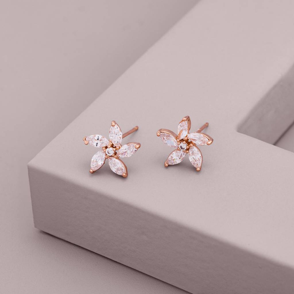 White - Plated Casual Wear Trendy Zircon Earring - 466985 : 466987