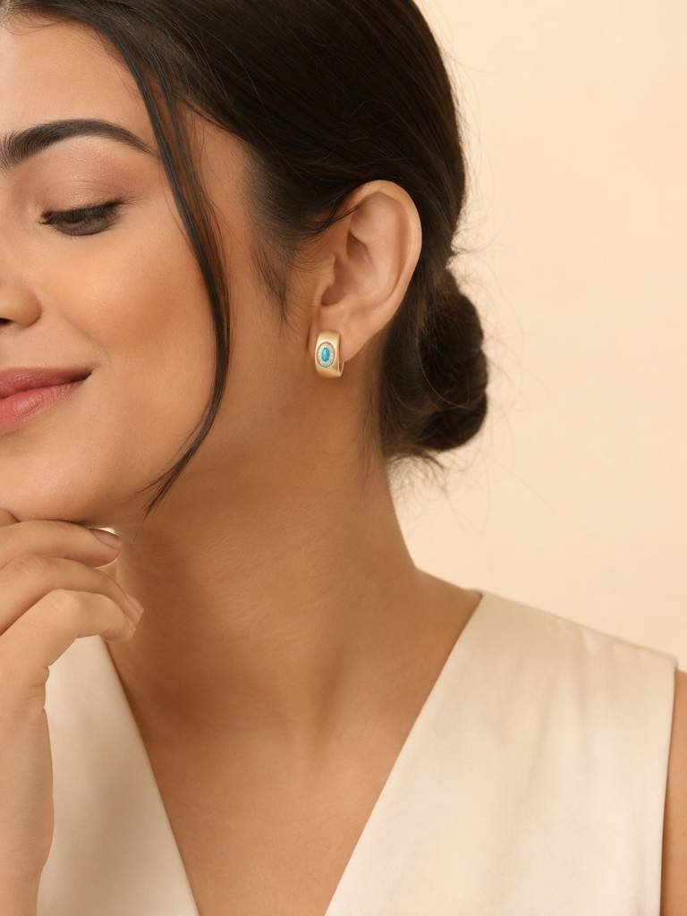 Oval Crystal Hoop Earrings In 18K Gold Plating : AN-VM-MU-0152-DE